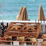 Castello On The Αγία Άννα