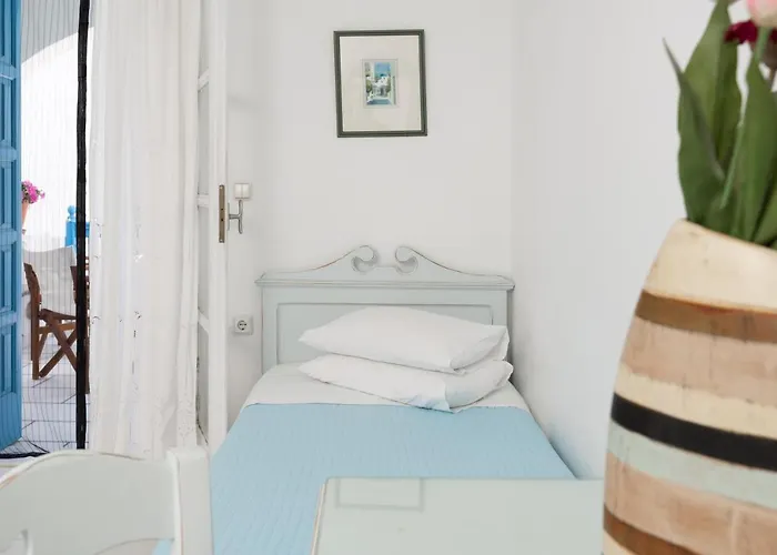 Apartahotel Castello On The Agia Anna (Naxos)